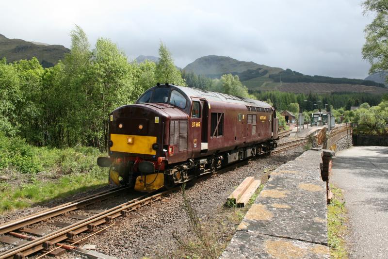 37685 : 37685 passing Crianlarich for Fort William 20/05/2011
Photo of 37685