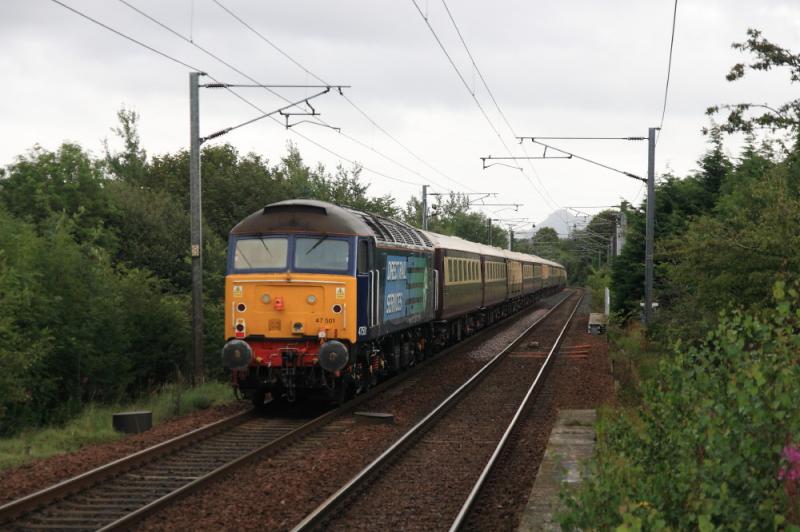 47501 on 1Z49: 47501 on the rear of 1Z49 ( 47790 leading ) 05.45 Crewe to Edinburgh east of Kingsknowe Stn on 12/08/2011 Photo of 47501 on 1Z49