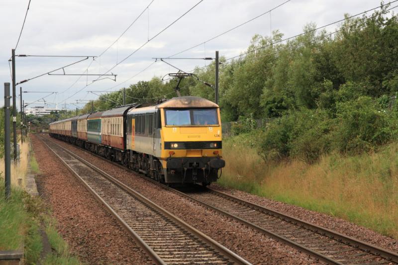 90036 on 1Z40: 90036 leading 1Z40 13.37 Edinburgh to Kings Cross approaching Musselburgh ( 67026 on the rear ) on 12/08/2011 Photo of 90036 on 1Z40