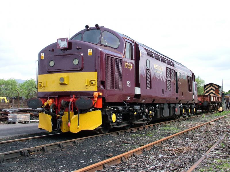 WCRC 37214: Class 37 37214 sits at Fort William on 14th May 2006. Photo of WCRC 37214