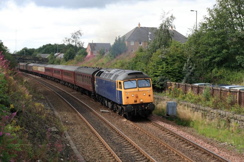 47237 on 5Z45: 47237 leads 5Z45 11.52 Aberdeen to Boness approaching polmont on 15/08/2011. Photo of 47237 on 5Z45