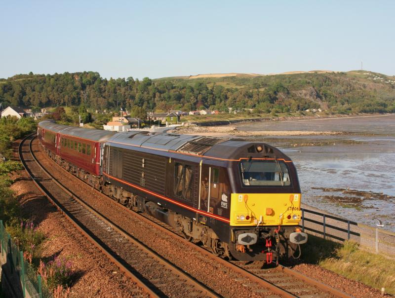 67006 2G13 Burntisland 27/07/11:
67006 rounds the curve at Burntisland with the afternoon\evening Fife Circle loco hauled service on 27th July 2011 Photo of 67006 2G13 Burntisland 27/07/11