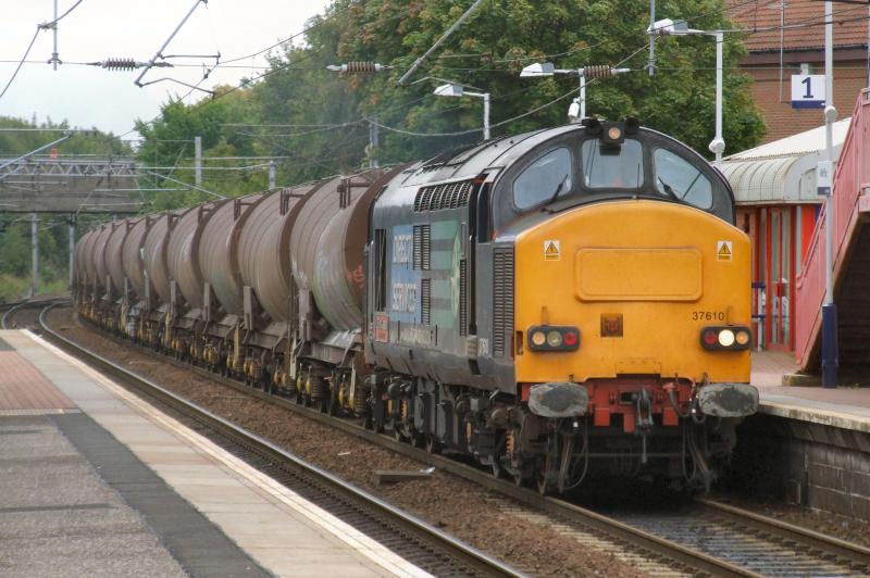 Hired-in 37610 passes Whifflet with 6R52 Mossend - Irvine CPP: Hired-in 37610 passes Whifflet with 6R52 Mossend - Irvine CPP Photo of Hired-in 37610 passes Whifflet with 6R52 Mossend - Irvine CPP