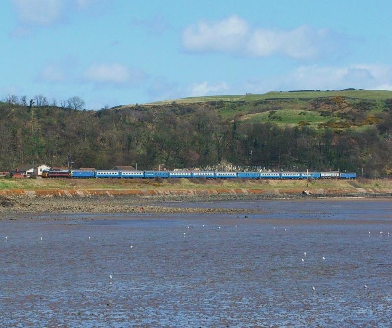 47703 47709 Blue Pullman Burntisland: Photo of 47703 47709 Blue Pullman Burntisland