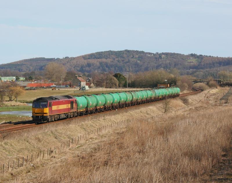 60009 6D71 Linkswood tanks Cupar: Photo of 60009 6D71 Linkswood tanks Cupar