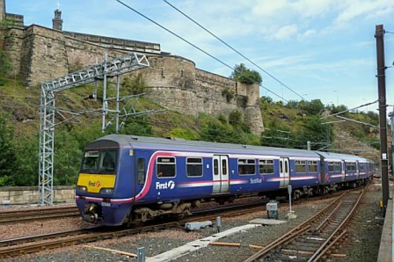 Photo of 322485 @ Edinburgh Waverley 29 July 11 