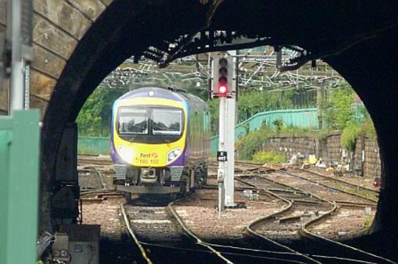 Photo of 185102 @ Edinburgh Waverley 29 July 11