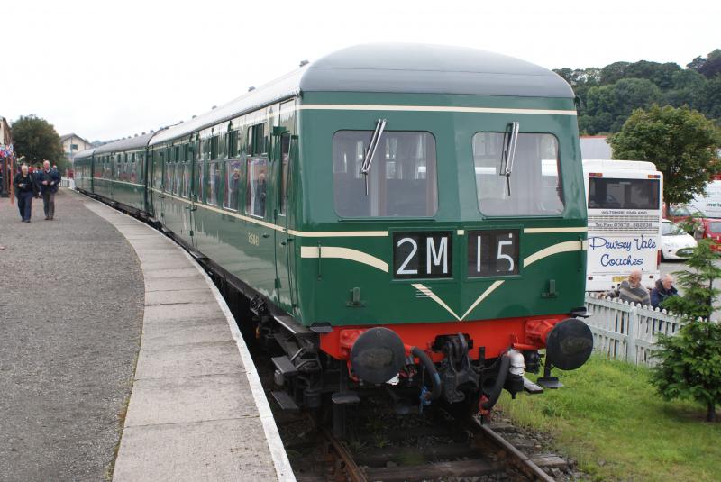 Class 126 DMU: Swindon Class 126 dmu in Bay platform at Bo`ness 27 August 2011 waiting to form 12.53 service to Manuel.
The unit is in immaculate condition. Photo of Class 126 DMU