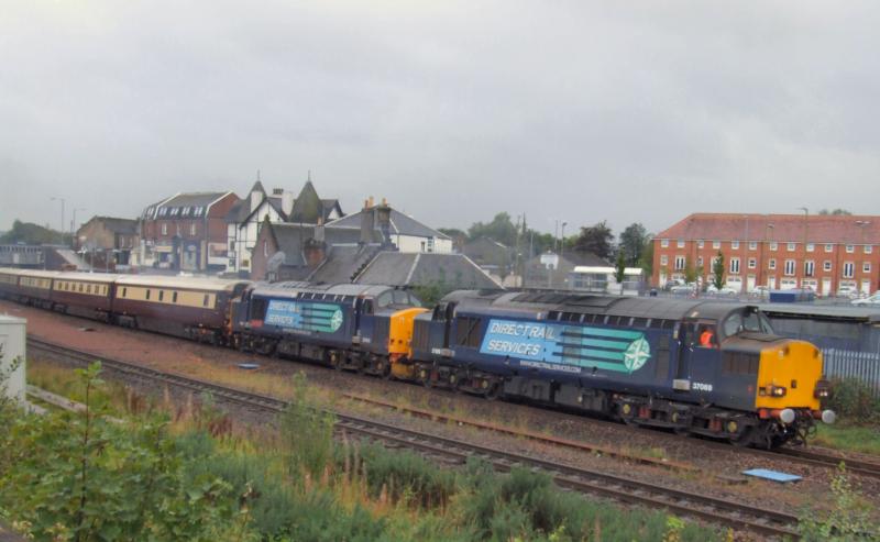 37069 & 409 (423 on rear) pass Larbert with 5Z40 for Aberdeen.: 37069 & 409 (423 on rear) pass Larbert with 5Z40 for Aberdeen. Photo of 37069 & 409 (423 on rear) pass Larbert with 5Z40 for Aberdeen.