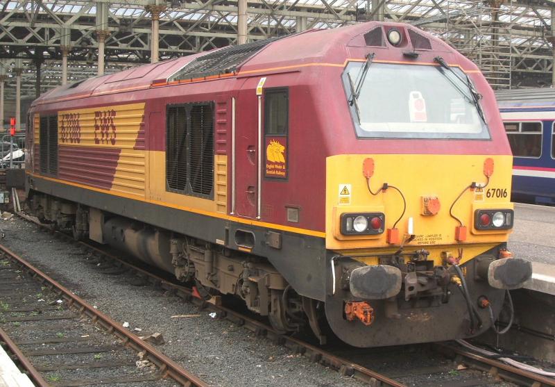 67016.JPG: 67016 stabled at the east end of Edinburgh Waverley Station on 28/3/07. Photo of 67016.JPG