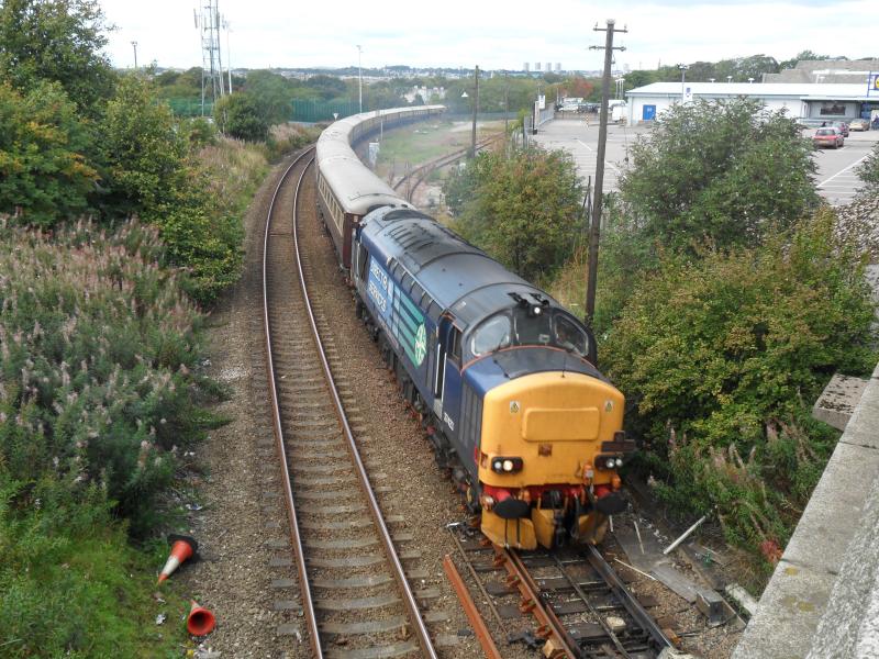 37 423: 13:17 Aberdeen to Aberdeen 08/09/11, 37 069 and 37 409 on rear Photo of 37 423