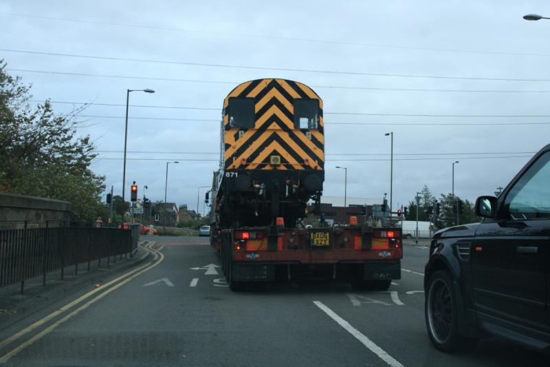 08871 waiting at traffic lights: 08871 waiting at the traffic lights on Milton Road to turn right onto the A1 Milton Link on 13/09/2011. Photo of 08871 waiting at traffic lights