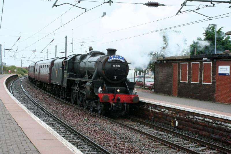 45407 passing Newton on Ayr 13/09/2011: Black 5 45407, The Lancashire Fusilier, hauling the southbound West Highlander (1Z31), passes through Newton on Ayr Photo of 45407 passing Newton on Ayr 13/09/2011