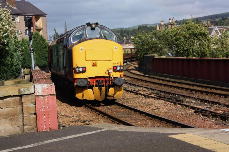 37423 on rear of crewe-aberdeen northern belle ecs at perth: Photo of 37423 on rear of crewe-aberdeen northern belle ecs at perth
